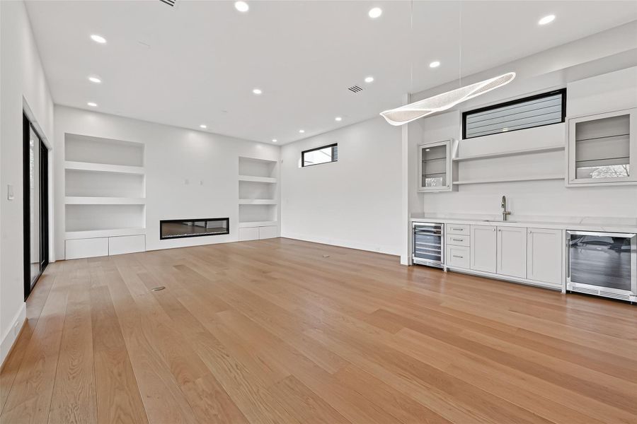 Spacious, unfurnished interior of a new home in , Houston (Image 26).
