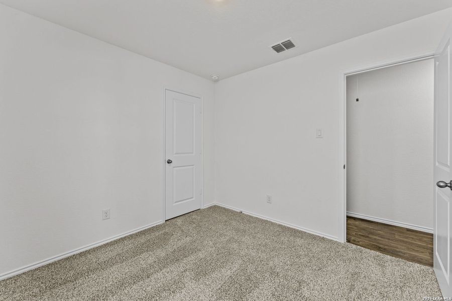 Spacious, unfurnished interior of a new home in Avenida, Converse (Image 21).