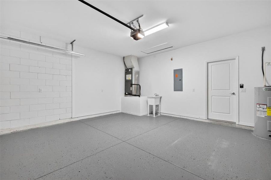 Spacious, unfurnished interior of a new home in , Umatilla (Image 30).