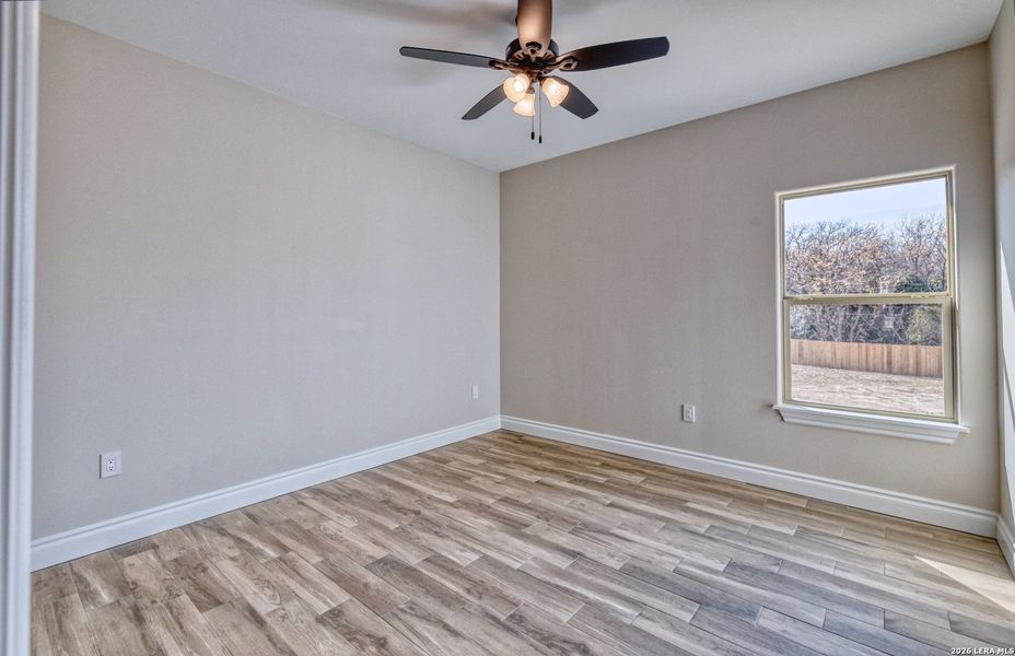 Spacious, unfurnished interior of a new home in , Uvalde (Image 23).