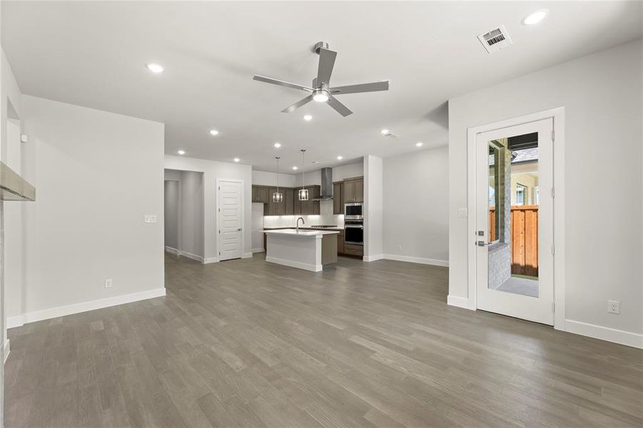 Spacious, unfurnished interior of a new home in The Highlands, Rockwall (Image 17). Spacious, unfurnished interior of a new home in The Highlands, Rockwall (Image 17).