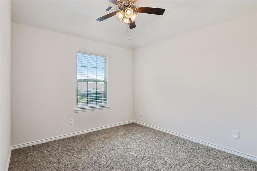 Spacious, unfurnished interior of a new home in Silverado, Aubrey (Image 20).