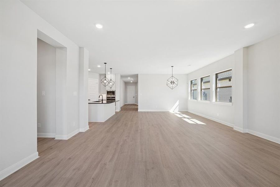 Spacious, unfurnished interior of a new home in Myrtle Creek, Waxahachie (Image 28). Spacious, unfurnished interior of a new home in Myrtle Creek, Waxahachie (Image 28).