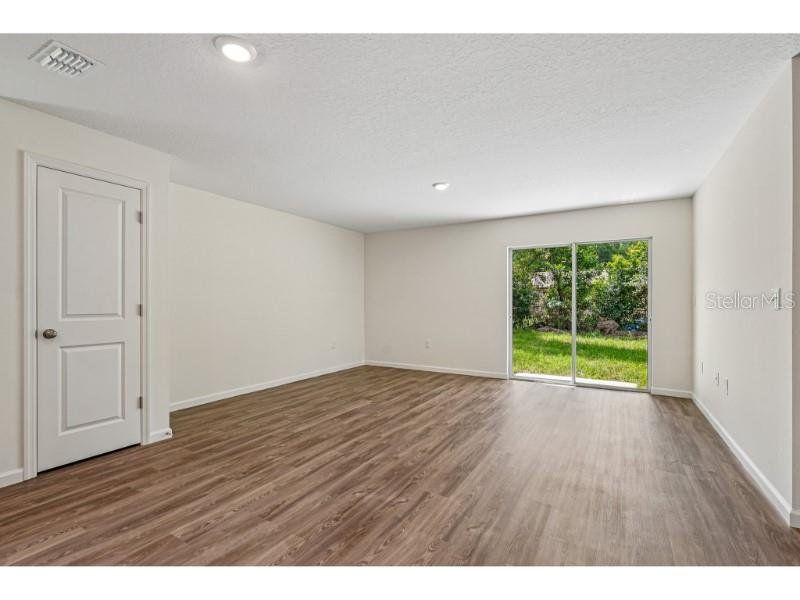 Spacious, unfurnished interior of a new home in The Collection at Inverness, Inverness (Image 12).