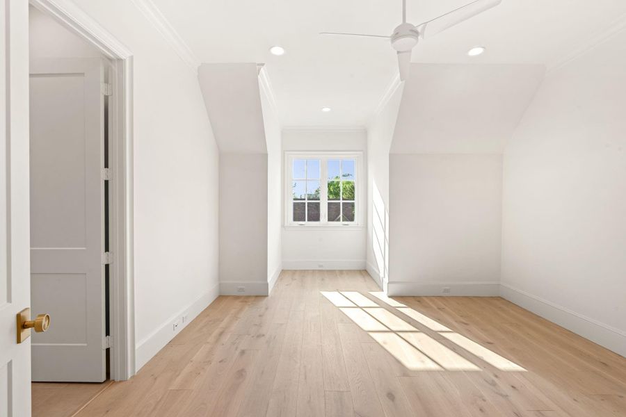 Spacious, unfurnished interior of a new home in , Houston (Image 21).