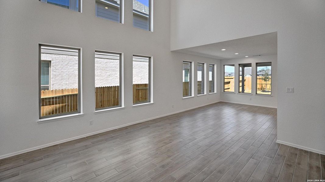 Spacious, unfurnished interior of a new home in Stillwater Ranch, San Antonio (Image 14).