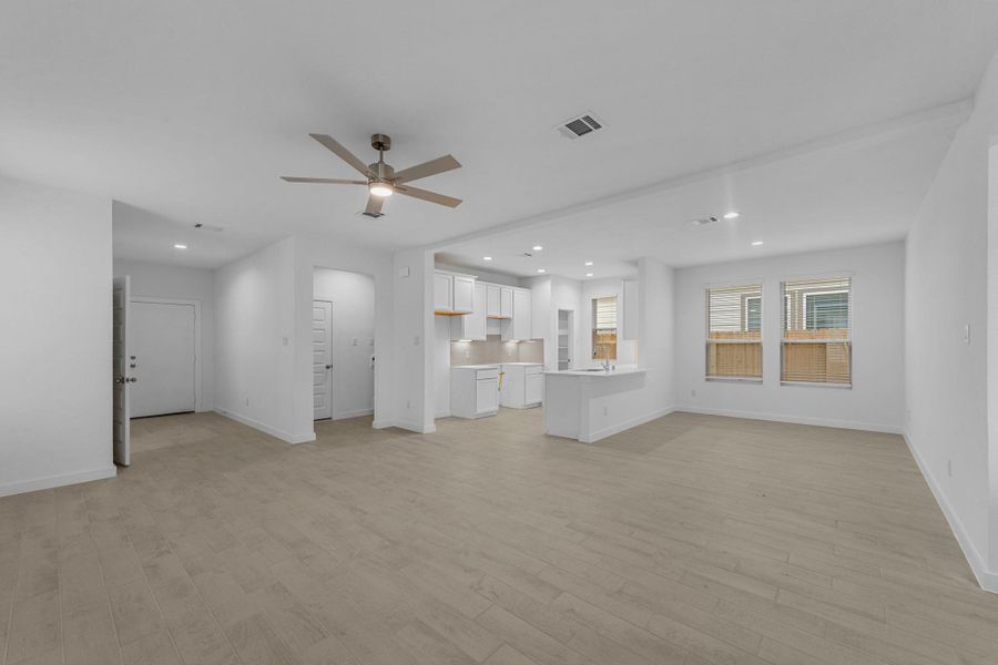 Spacious, unfurnished interior of a new home in Cypresswood Landing, Humble (Image 13).