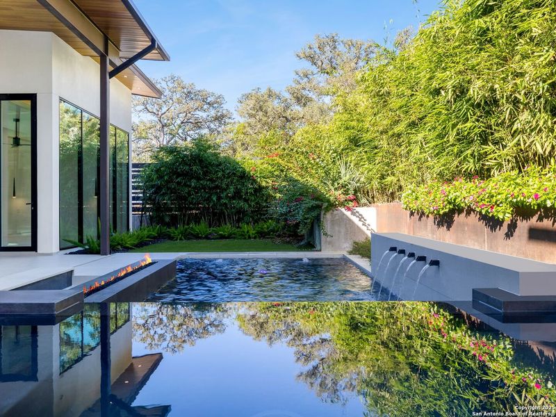 Exterior details and patio area of a home in , San Antonio (Image 3).