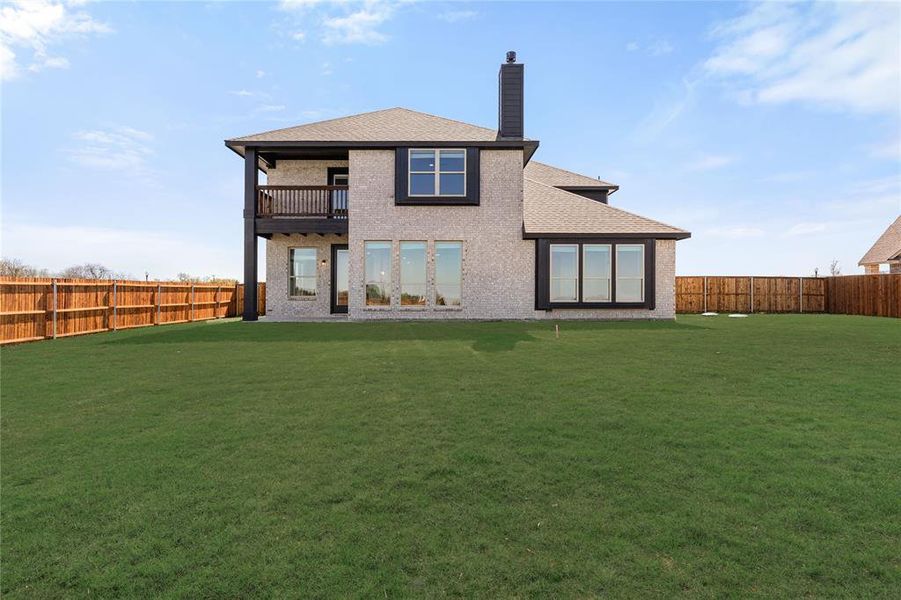 Exterior details and patio area of a home in Glenbrook, Red Oak (Image 4).