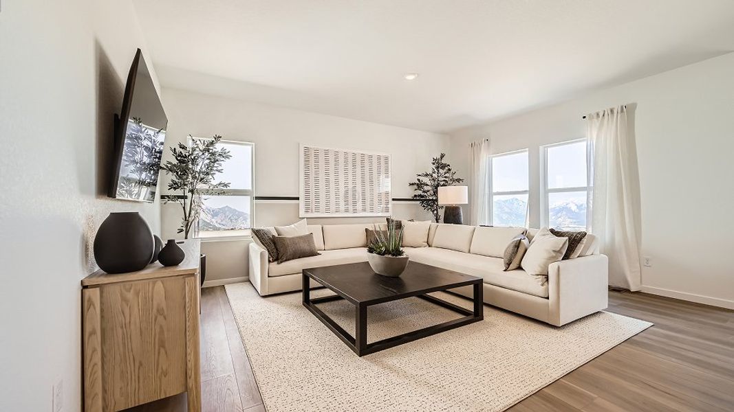 041025 1974 Graham Great 1of4 F1 Base2