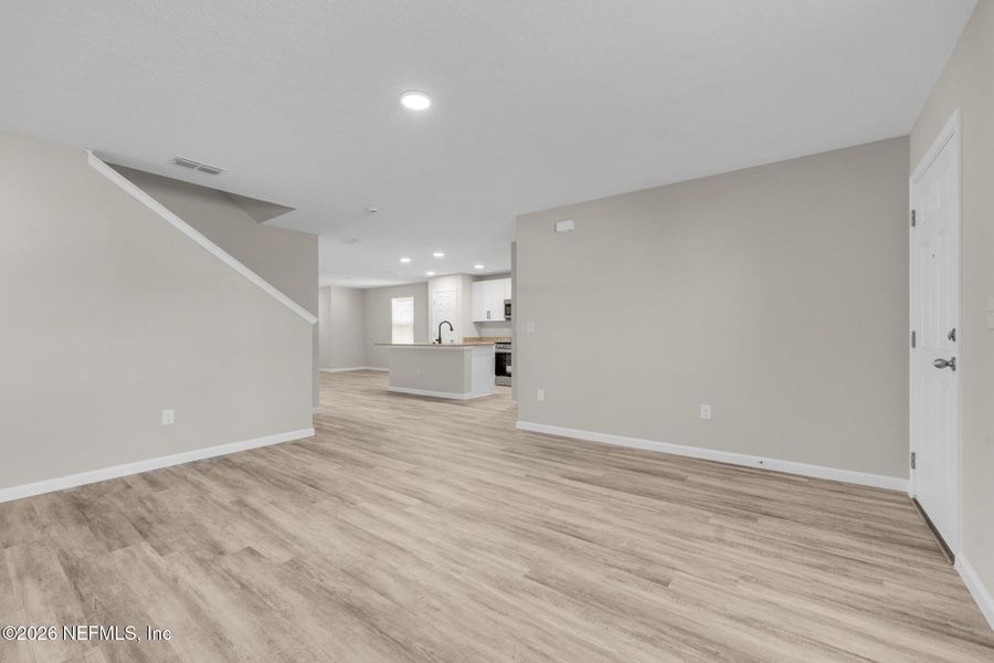 Spacious, unfurnished interior of a new home in , Jacksonville (Image 18).