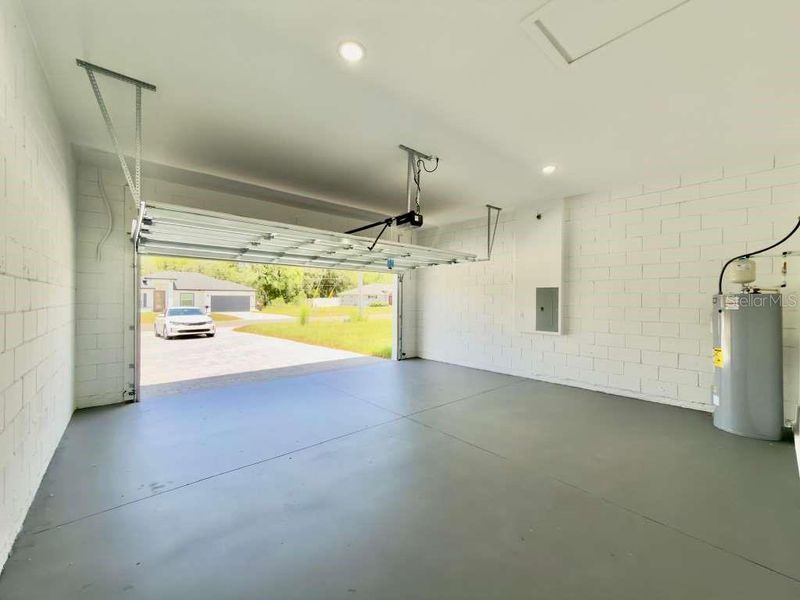 Spacious, unfurnished interior of a new home in , Ocala (Image 22).
