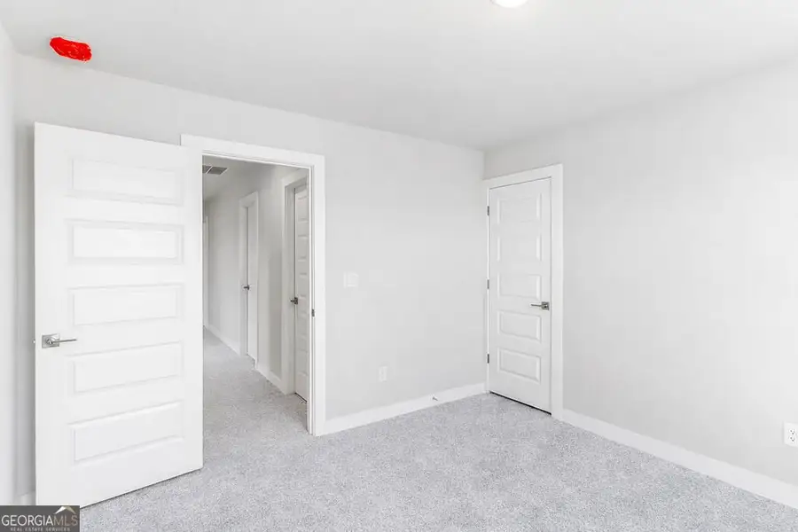 Spacious, unfurnished interior of a new home in The Manor at Gainesville Township, Gainesville (Image 17).
