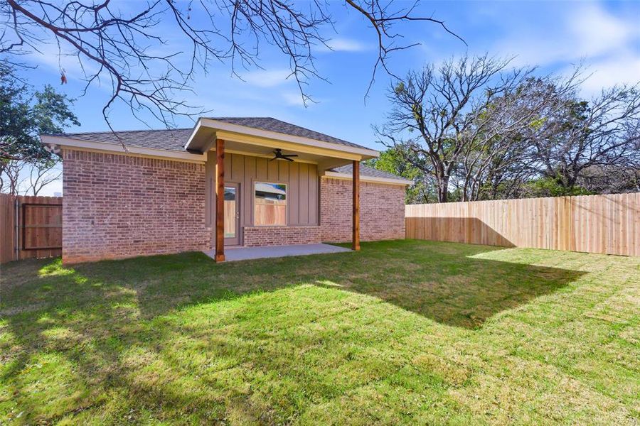 Exterior details and patio area of a home in , Granbury (Image 25).