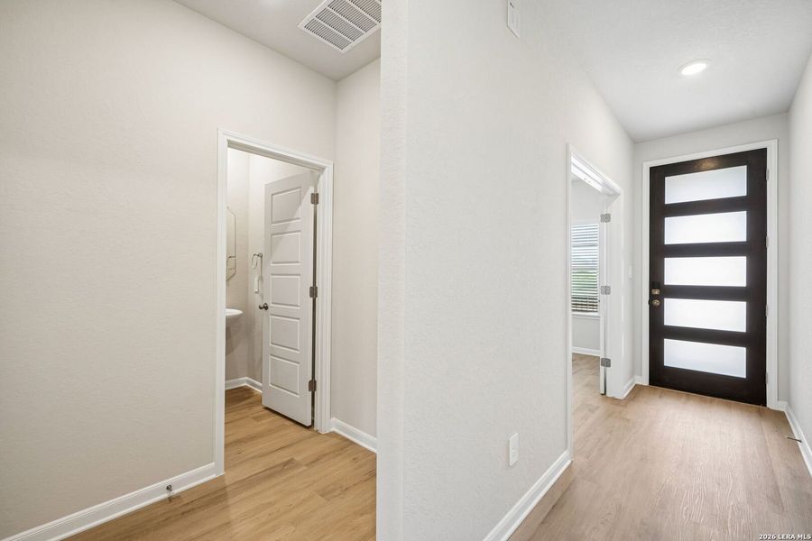 Spacious, unfurnished interior of a new home in Arcadia Ridge - Premier Series, San Antonio (Image 29).