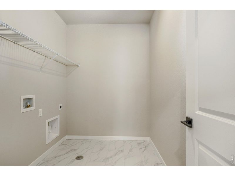 Spacious, unfurnished interior of a new home in Farmstead, Berthoud (Image 20).