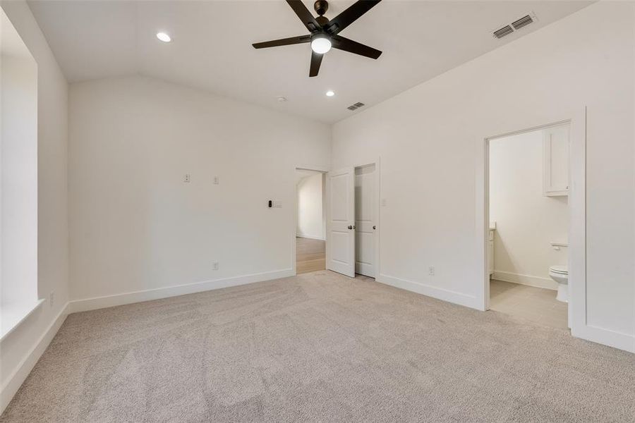 Spacious, unfurnished interior of a new home in , Dallas (Image 12).