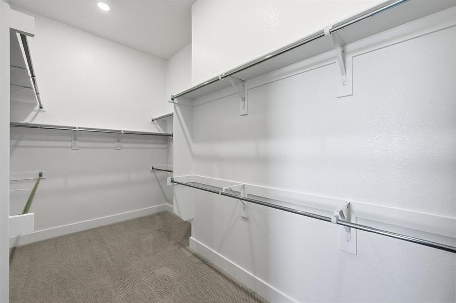 Spacious, unfurnished interior of a new home in Ridge Crossing, Waxahachie (Image 17). Spacious, unfurnished interior of a new home in Ridge Crossing, Waxahachie (Image 17).