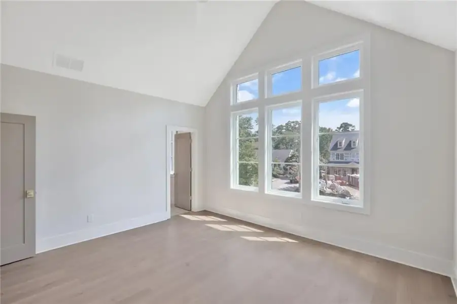 Spacious, unfurnished interior of a new home in , Atlanta (Image 37).