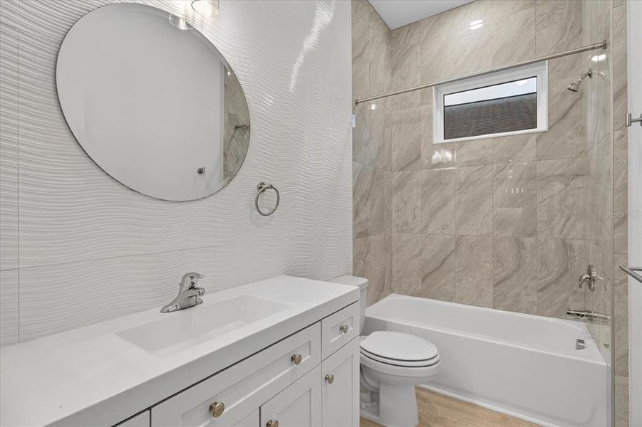 Furnished interior view inside a new home in , Tarpon Springs (Image 19).