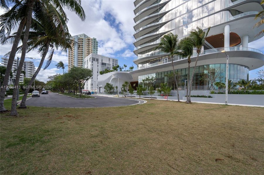 Condo located in Miami, FL showcasing its design and architecture (Image 20).