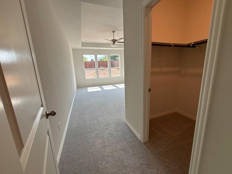 Spacious, unfurnished interior of a new home in Waterford Park, Weatherford (Image 12).
