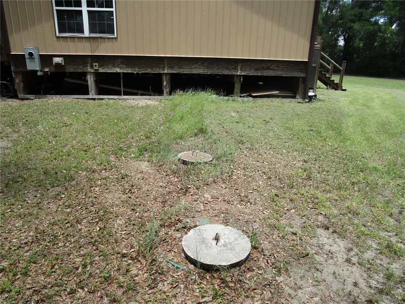 Exterior details and patio area of a home in , Dade City (Image 12).