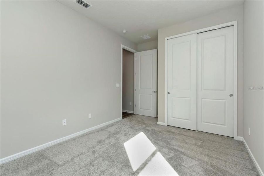 Spacious, unfurnished interior of a new home in Tohoqua Reserve, Kissimmee (Image 20).