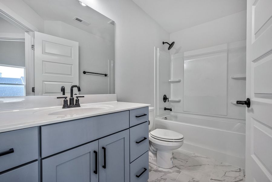 Bright and Modern Secondary Bathroom