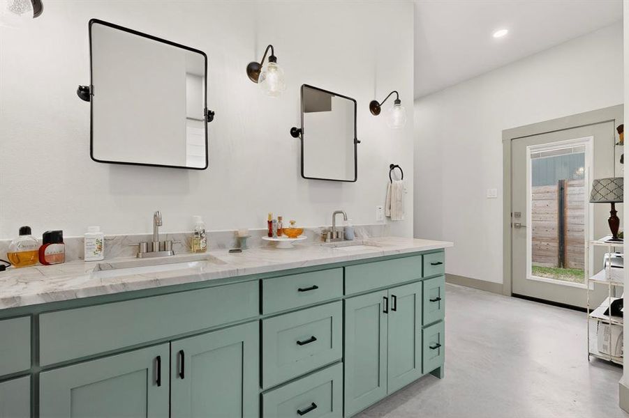 Furnished interior view inside a new home in , Whitewright (Image 18).