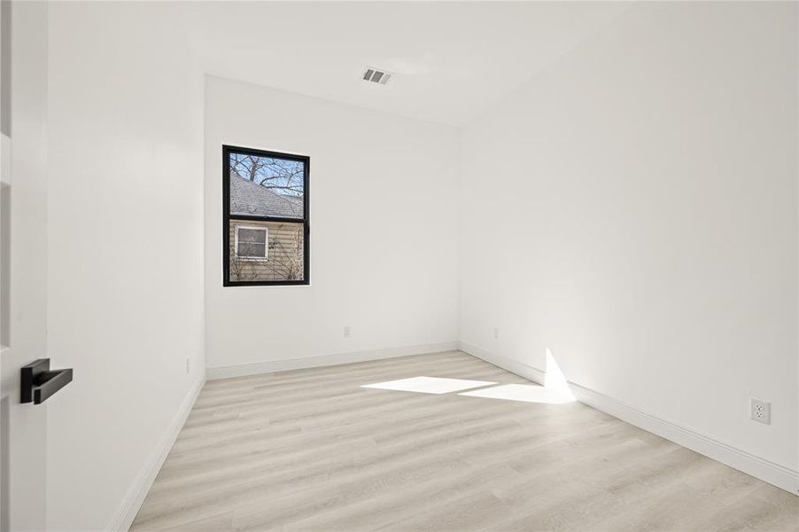 Spacious, unfurnished interior of a new home in , Dallas (Image 23).