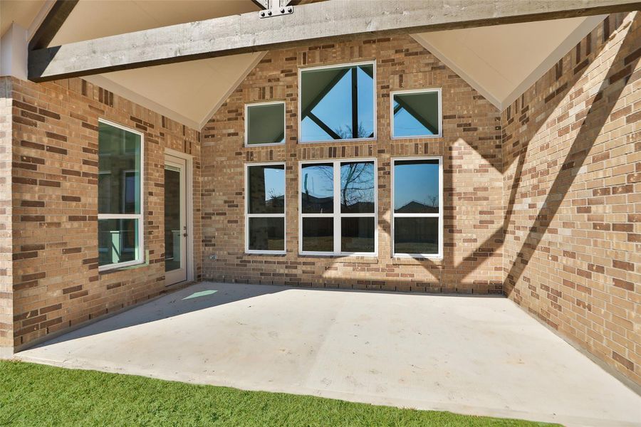 Exterior details and patio area of a home in Sundance Cove, Crosby (Image 3).