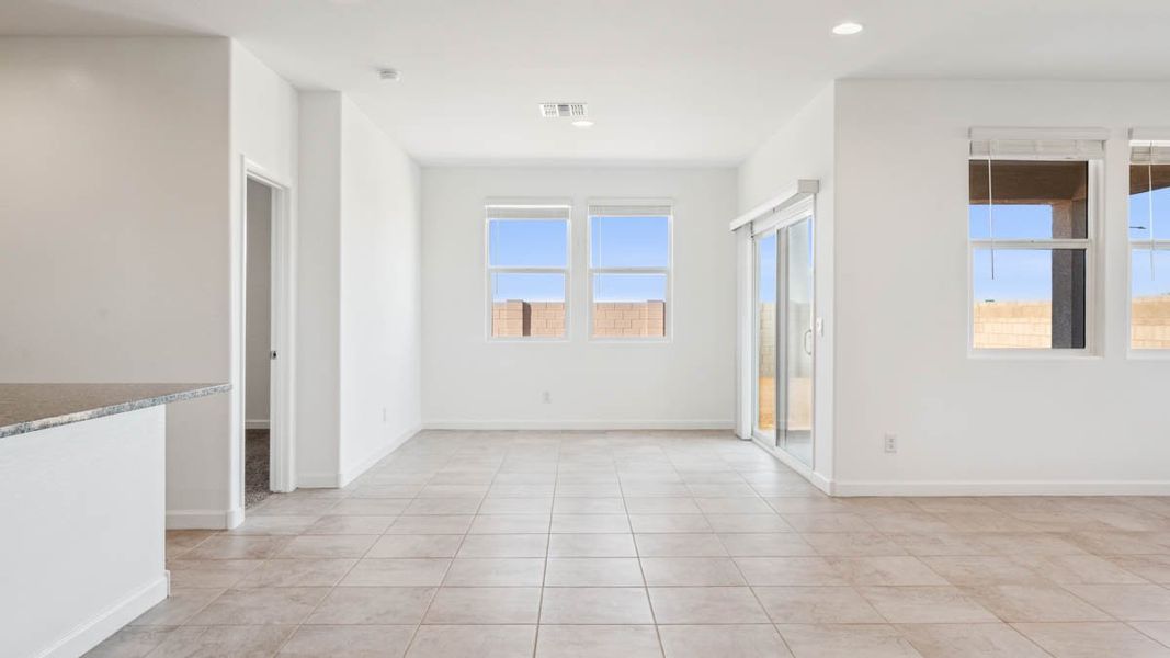 Spacious, unfurnished interior of a new home in Magma Ranch Vistas, Florence (Image 17).