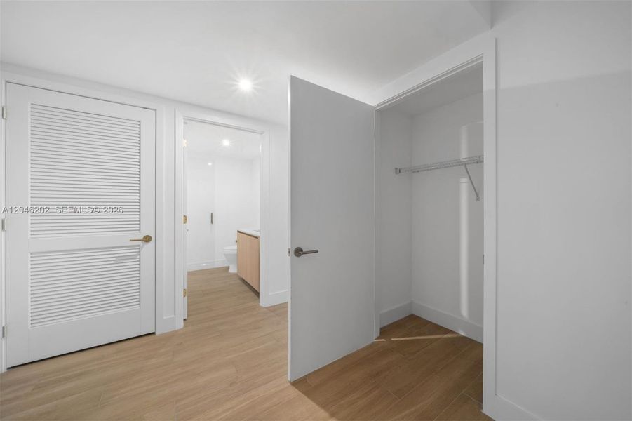 Spacious, unfurnished interior of a new home in , Miami (Image 24).