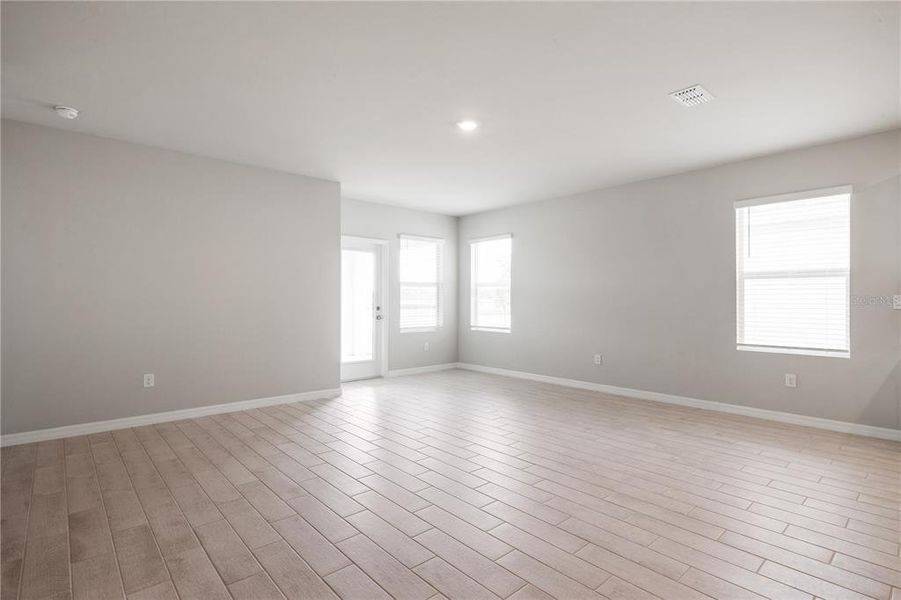 Spacious, unfurnished interior of a new home in Coral Lakes - Tradition & Express, Punta Gorda (Image 16). Spacious, unfurnished interior of a new home in Coral Lakes - Tradition & Express, Punta Gorda (Image 16).