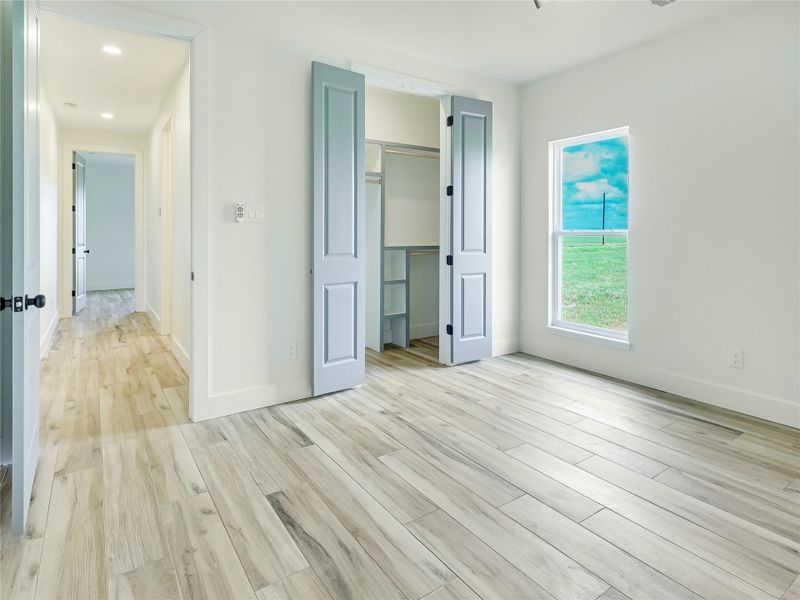 Spacious, unfurnished interior of a new home in , Angleton (Image 24).