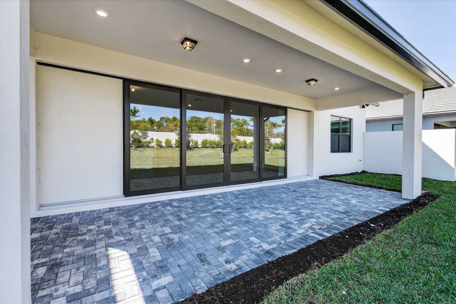 Exterior details and patio area of a home in Hendrix Reserve, Lake Worth (Image 22).