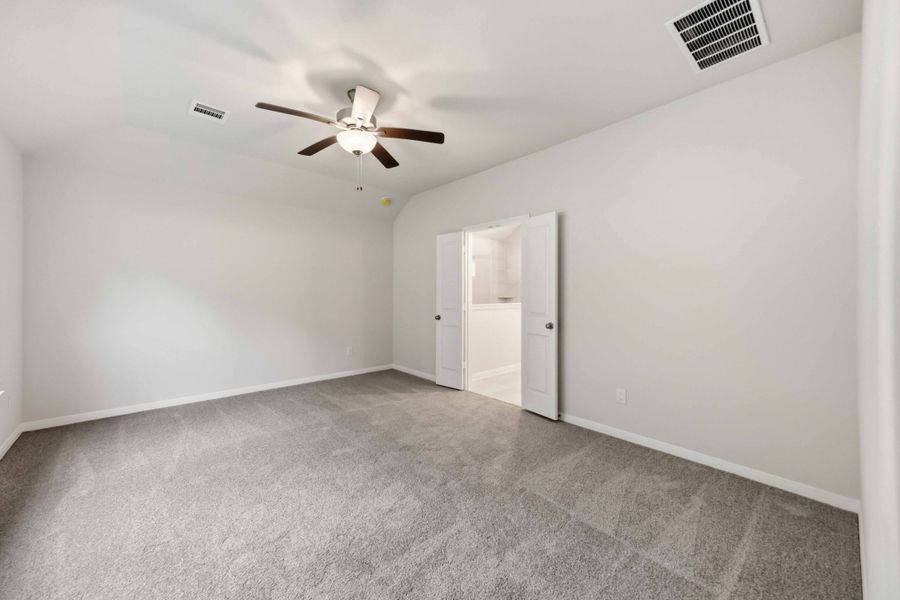 Spacious, unfurnished interior of a new home in Sundance Cove, Crosby (Image 19).