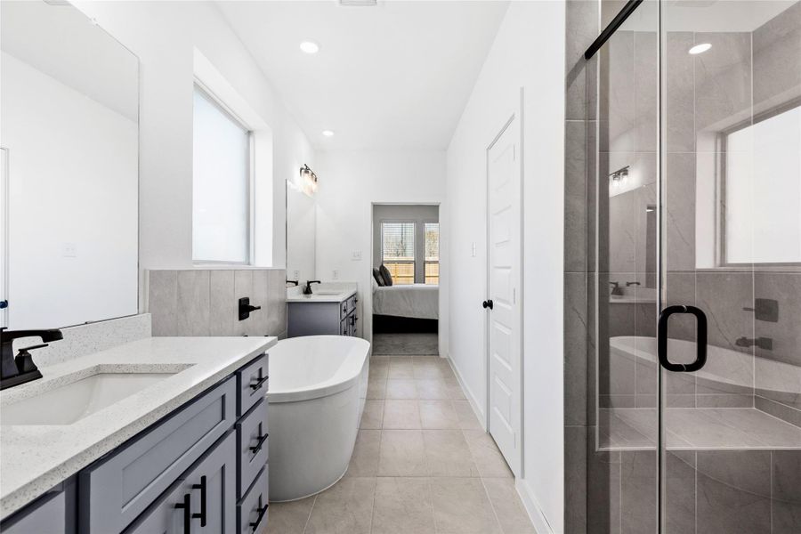 Furnished interior view inside a new home in Kendall Lakes, Alvin (Image 6).