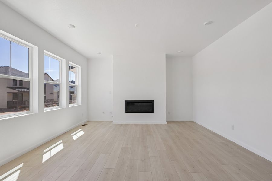 Spacious, unfurnished interior of a new home in Sterling Ranch Ascent Village, Littleton (Image 12).