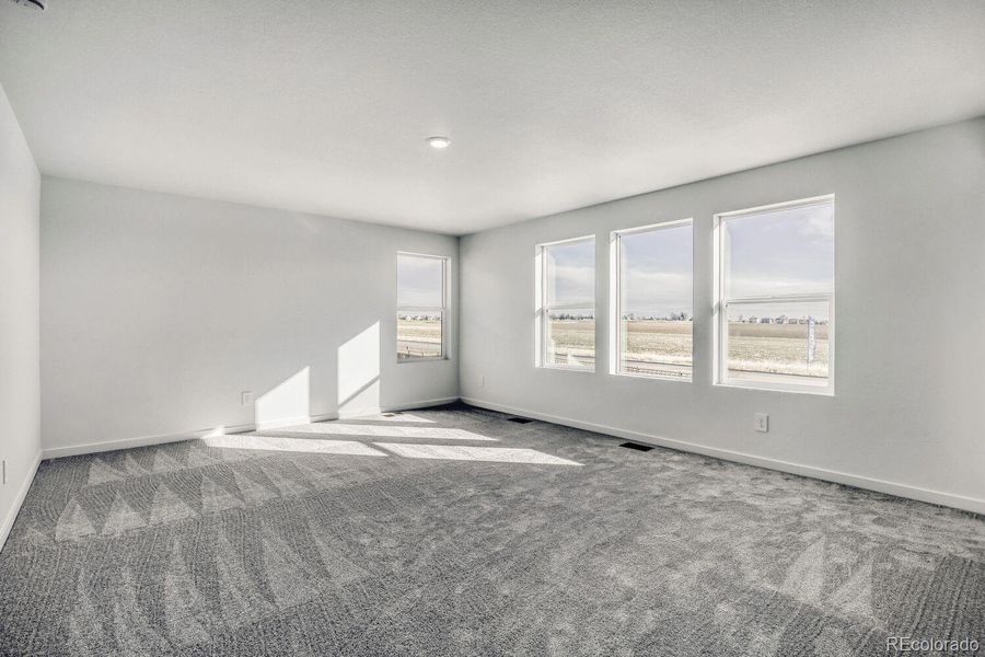 Spacious, unfurnished interior of a new home in Ledge Rock, Johnstown (Image 8).