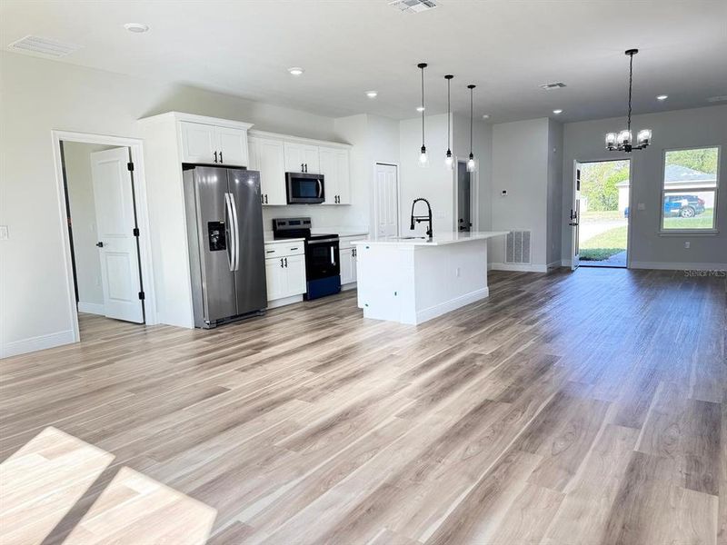 Spacious, unfurnished interior of a new home in , Ocala (Image 16).