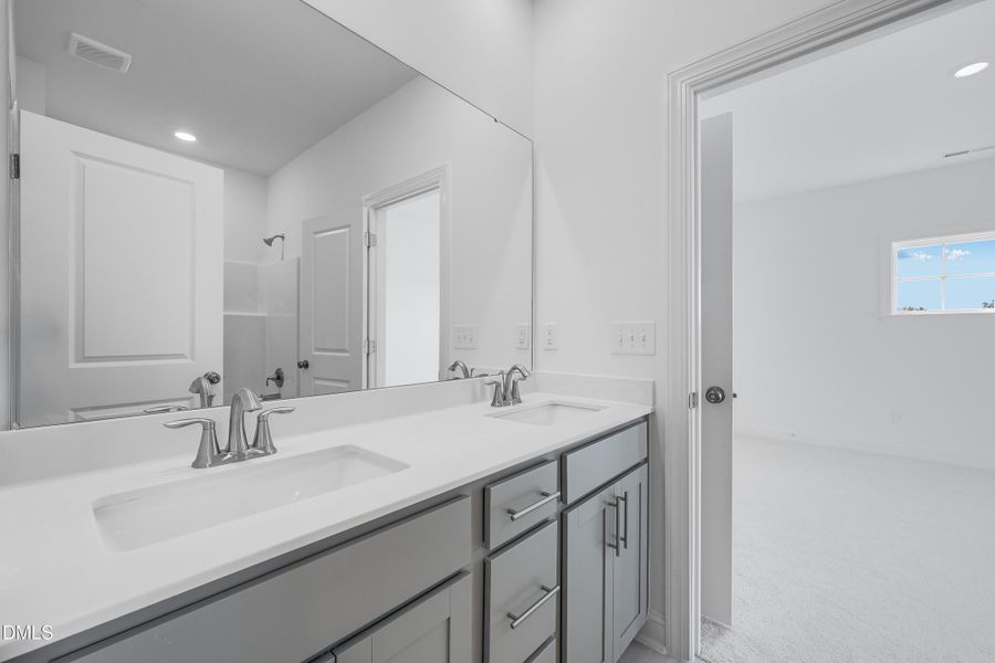 SUN_Stoneriver_Pic_Dalton_OwnersBath_3of