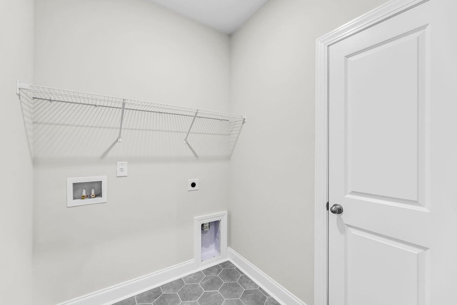 Spacious, unfurnished interior of a new home in , Summerville (Image 13).