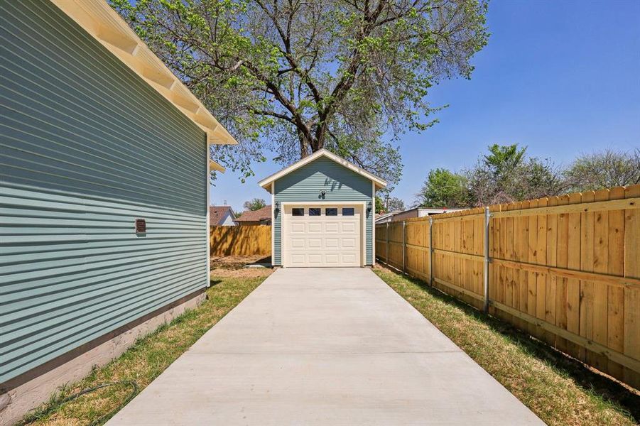 Exterior details and patio area of a home in , Dallas (Image 28).