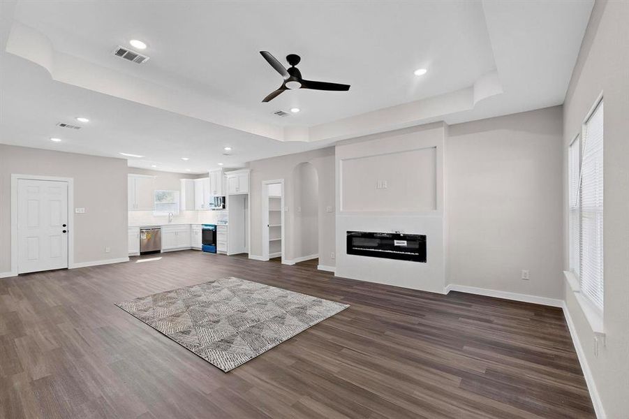 Spacious, unfurnished interior of a new home in , Alma (Image 23).