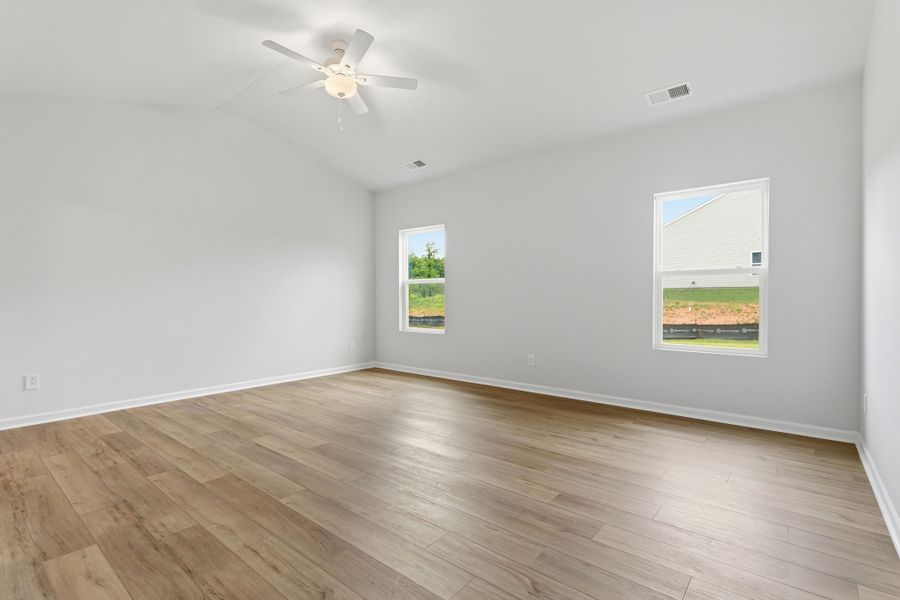 Spacious, unfurnished interior of a new home in Piper Creek, Newton (Image 29).