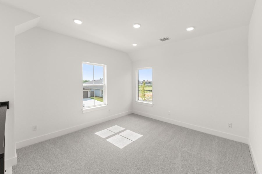 Spacious, unfurnished interior of a new home in Painted Tree, McKinney (Image 14).