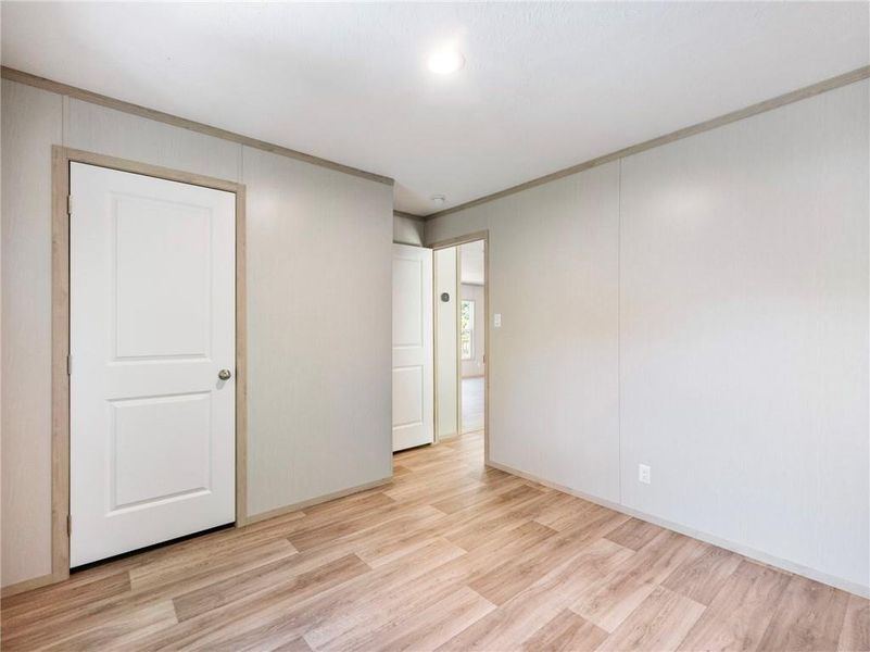 Spacious, unfurnished interior of a new home in , Gainesville (Image 25).