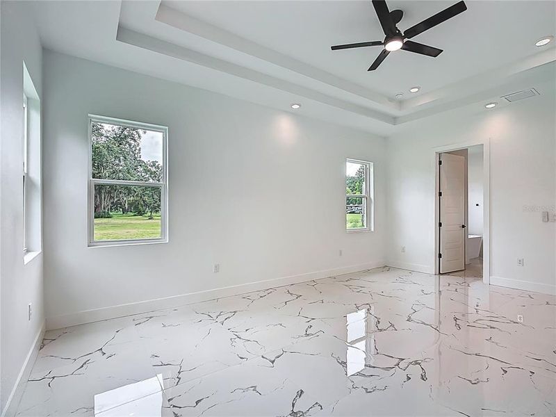Spacious, unfurnished interior of a new home in , Plant City (Image 37).
